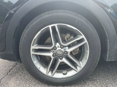 Used 2017 Hyundai Santa Fe AWD image 9