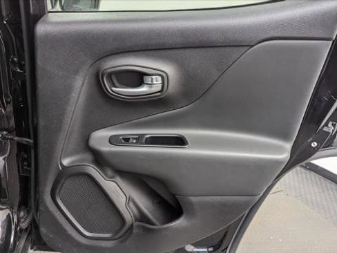 Used 2023 Jeep Renegade Latitude image 19