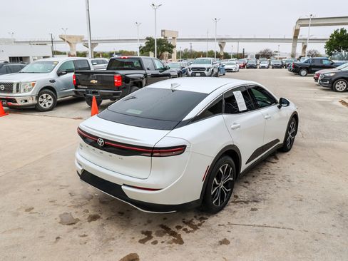 Used 2023 Toyota Crown Limited image 7