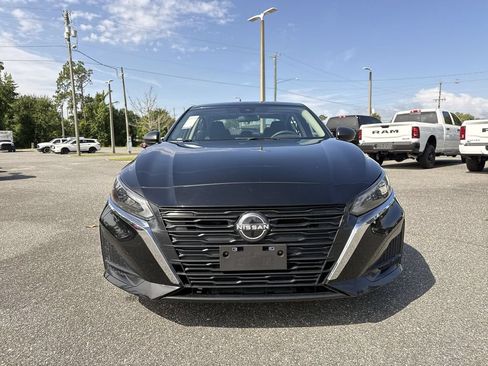 Used 2024 Nissan Altima 2.5 SV FWD image 10