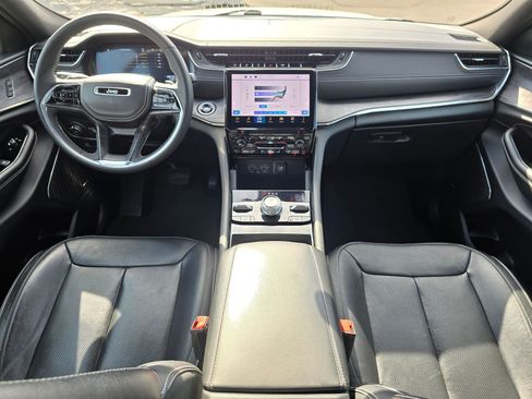 Used 2024 Jeep Grand Cherokee Overland AWD/4WD image 10