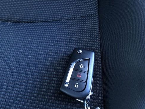 Certified 2020 Toyota RAV4 LE w/ Carpet Mat Package image 32