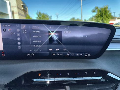 Used 2025 Buick Enclave Sport Touring w/ LPO, Floor Liner Package AWD/4WD image 12