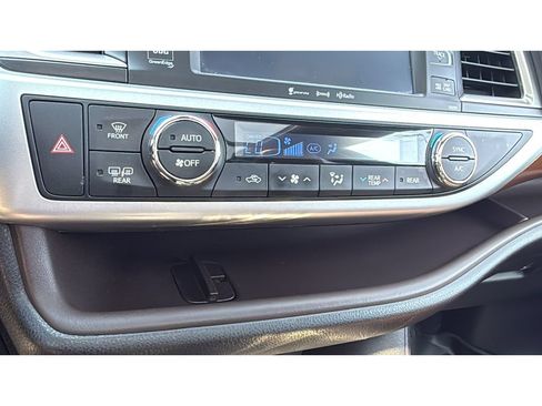 Certified 2019 Toyota Highlander Limited Platinum AWD/4WD image 24