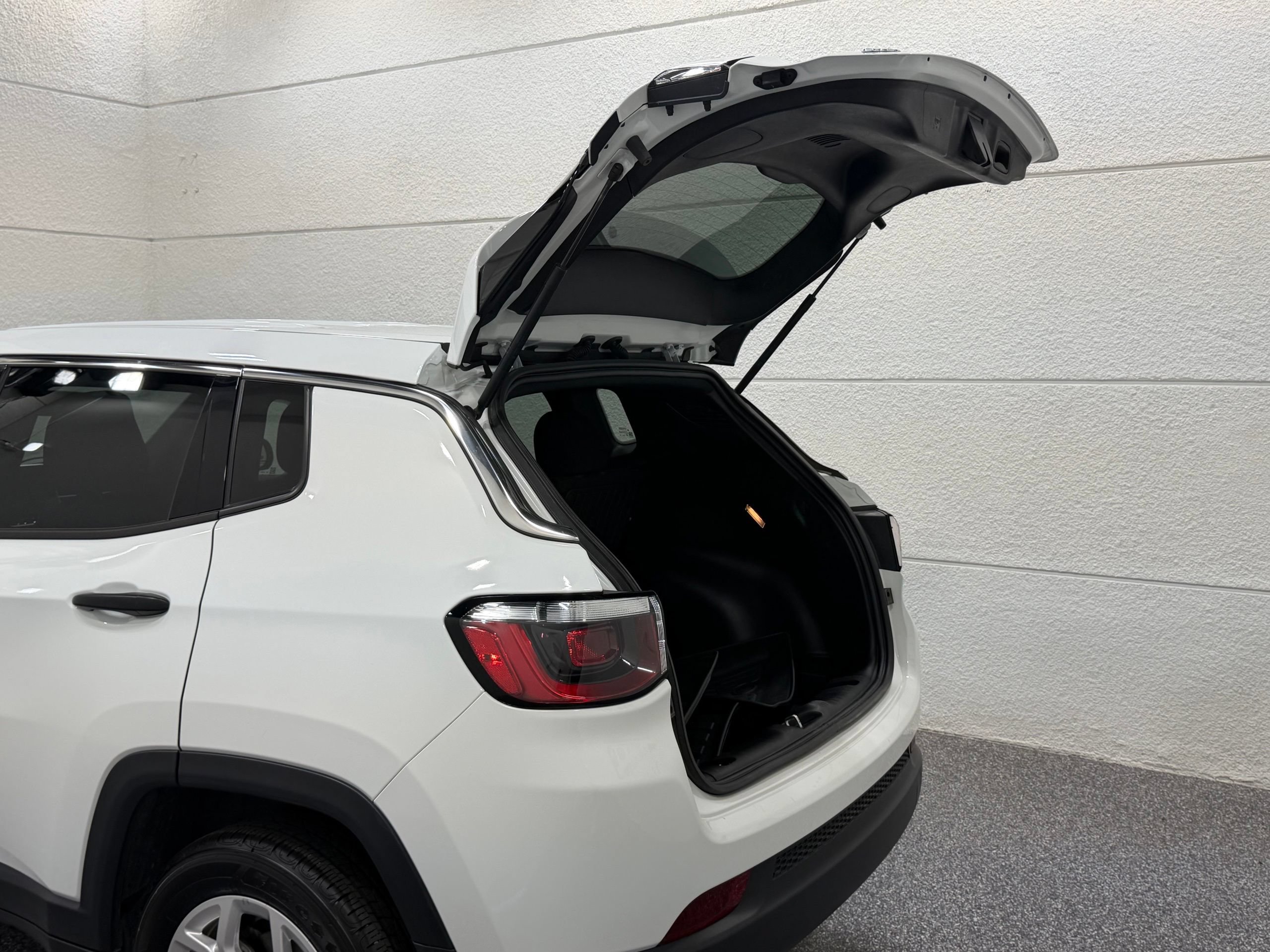 Used 2025 Jeep Compass Sport AWD/4WD image 23