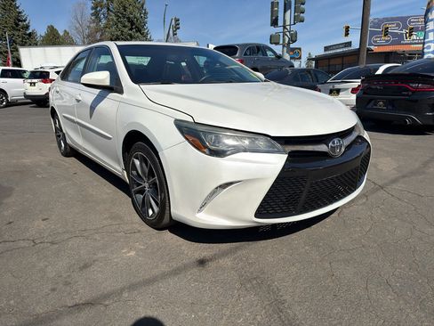 Used 2016 Toyota Camry XSE image 11