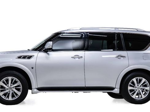 Used 2017 INFINITI QX80 4WD w/ Driver Assistance Package image 6