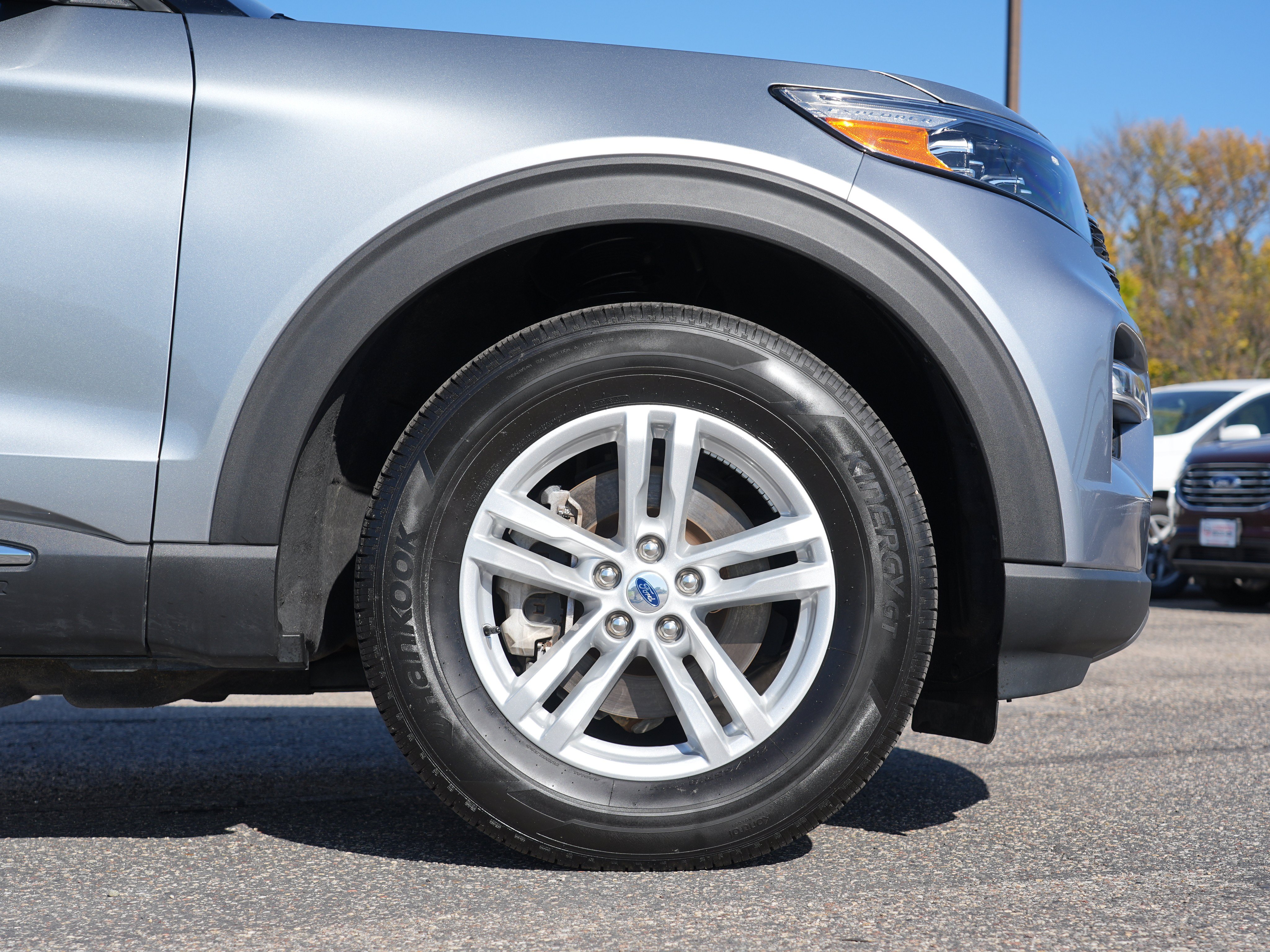 Used 2024 Ford Explorer XLT w/ Equipment Group 202A AWD/4WD image 13