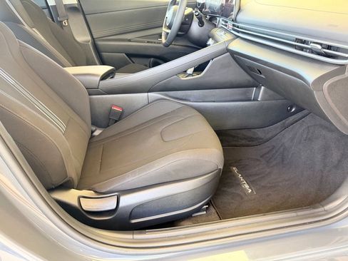 Used 2024 Hyundai Elantra SEL w/ Convenience Package FWD image 37