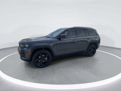 Used 2023 Jeep Grand Cherokee Altitude AWD/4WD image 4