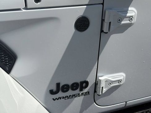 Used 2021 Jeep Wrangler Unlimited Sahara AWD/4WD image 31