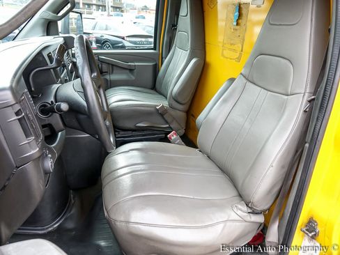 Used 2018 GMC Savana 3500 Extended w/ Driver Convenience Package image 11