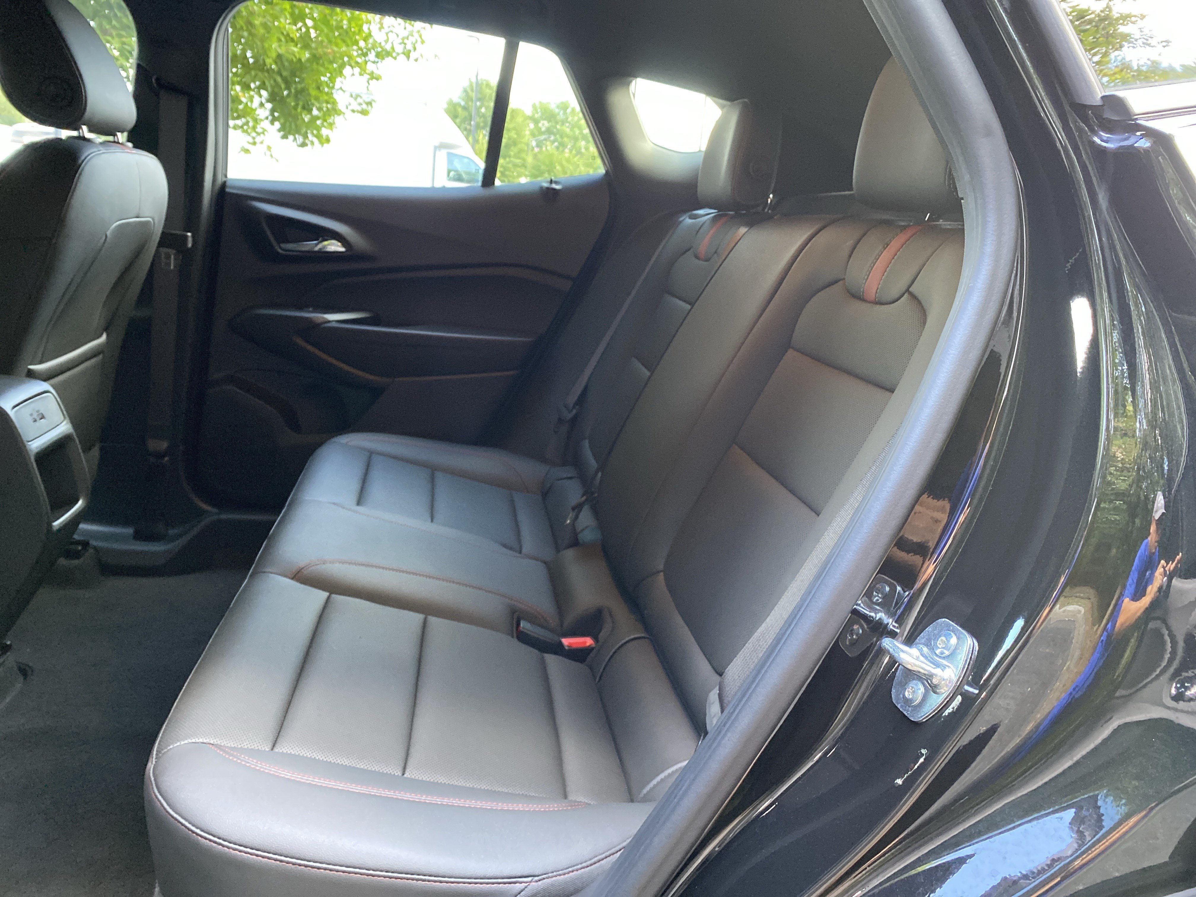 Used 2025 Chevrolet Trax RS w/ Sunroof Package FWD image 34