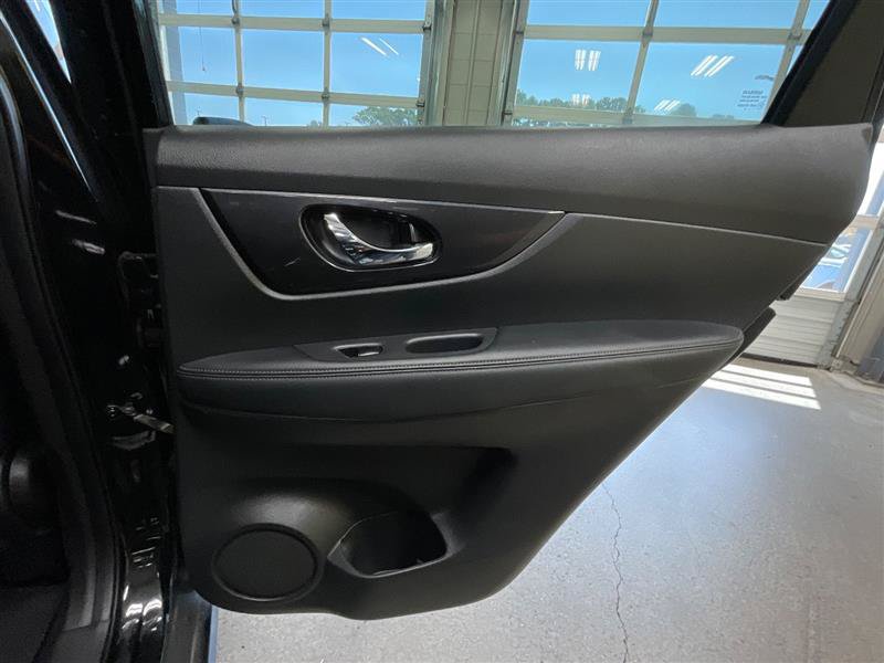 Used 2020 Nissan Rogue SV FWD image 28