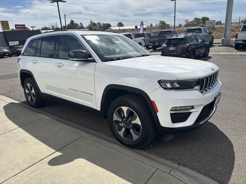 Used 2024 Jeep Grand Cherokee Limited 4xe AWD/4WD image 9