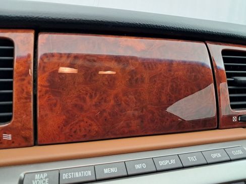 Used 2004 Lexus SC 430 Convertible image 21