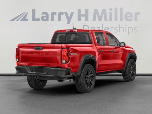 Used 2023 Chevrolet Colorado Trail Boss w/ Technology Package image 2