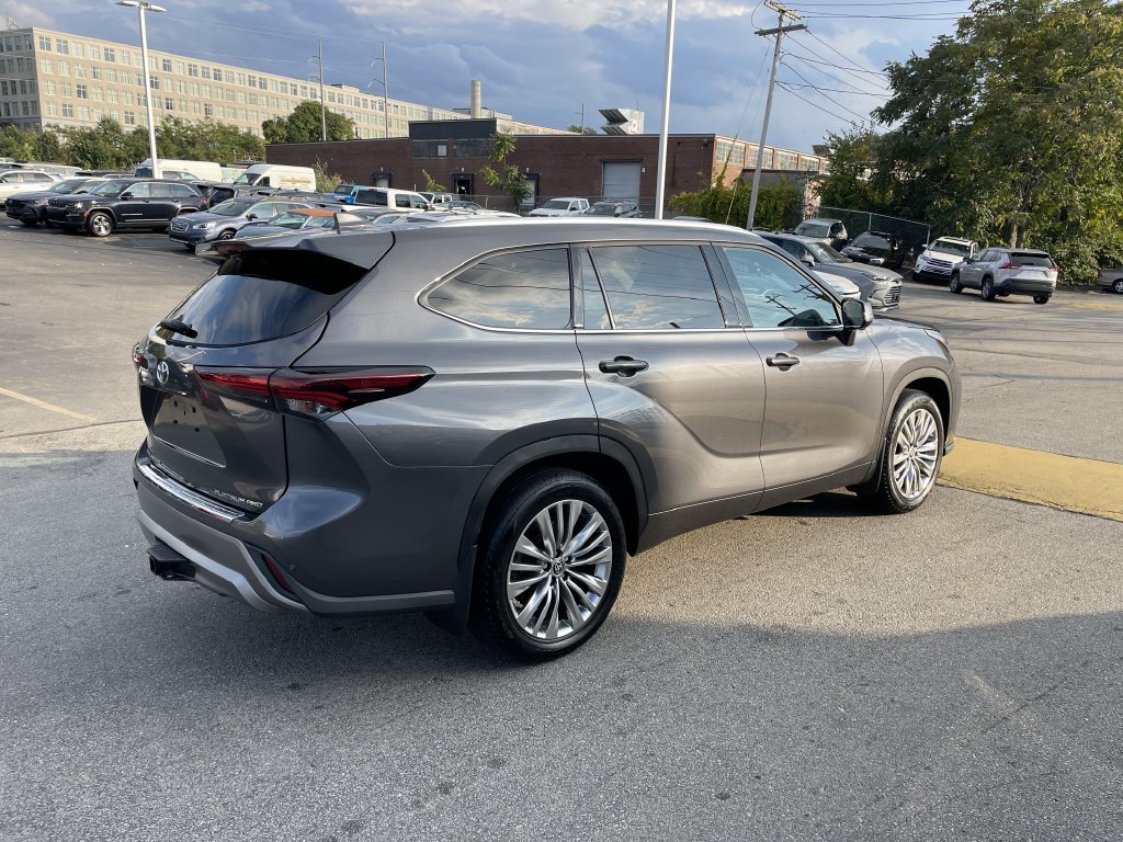 Used 2024 Toyota Highlander Platinum AWD/4WD image 8