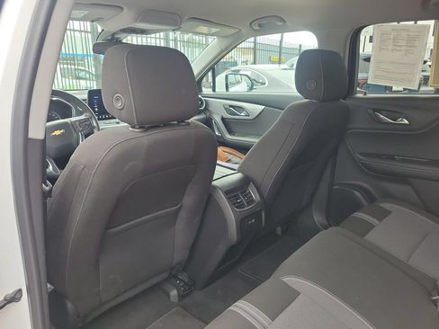 Certified 2025 Chevrolet Blazer LT FWD image 9