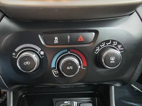 Used 2014 Jeep Cherokee Sport image 15