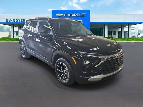 Used 2024 Chevrolet TrailBlazer LT w/ Driver Confidence Package image 3