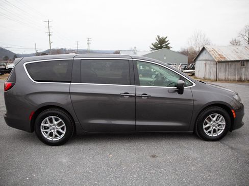 Used 2023 Chrysler Voyager LX image 2