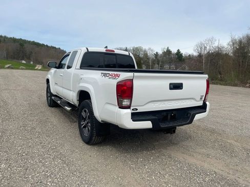 Used 2017 Toyota Tacoma 4x4 Access Cab image 14