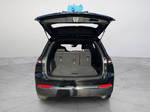 Used 2025 Jeep Grand Cherokee Laredo image 30