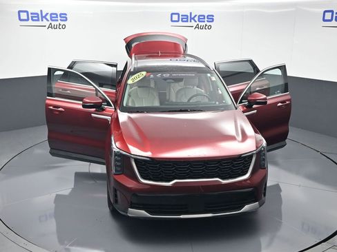 Certified 2025 Kia Sorento EX w/ Panoramic Sunroof Package FWD image 61