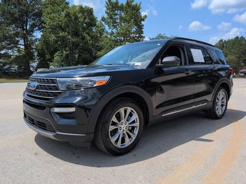 Certified 2023 Ford Explorer XLT w/ Equipment Group 202A RWD image 8