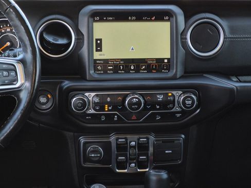 Used 2019 Jeep Wrangler Unlimited Sahara w/ Uconnect 4C Nav & Sound Group AWD/4WD image 16