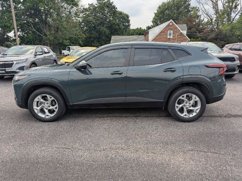 Used 2025 Chevrolet Trax LS w/ LS Convenience Package FWD image 4