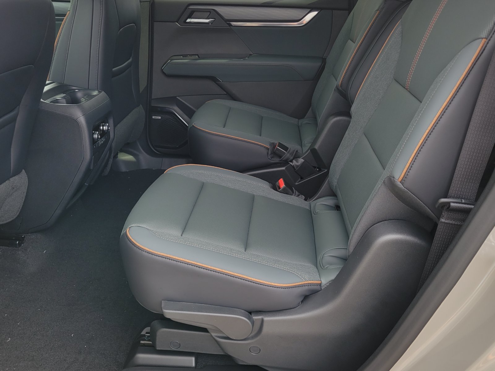 New 2027 GMC Acadia AT4 w/ Luxury Package AWD/4WD image 7
