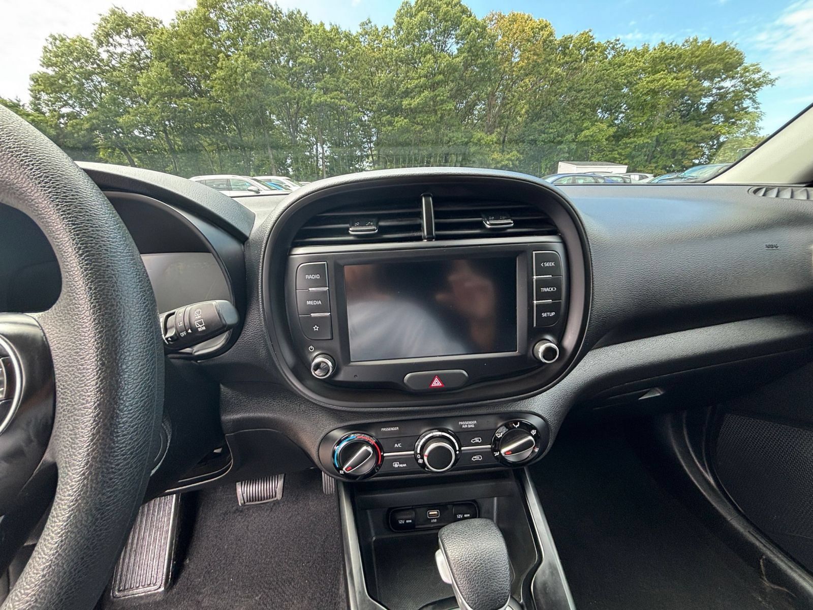 Used 2025 Kia Soul LX w/ LX Technology Package FWD image 16