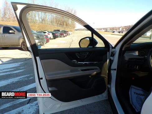 Used 2021 Lincoln Corsair Standard w/ Rear Removable Package Tray image 14