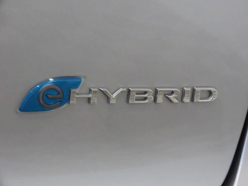 Used 2018 Chrysler Pacifica Limited w/ Advanced Safetytec Group FWD image 6