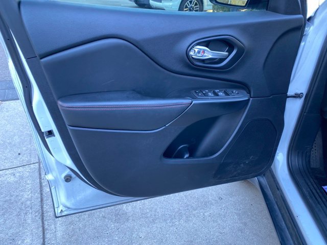 Used 2022 Jeep Cherokee Trailhawk w/ Technology Group B AWD/4WD image 20