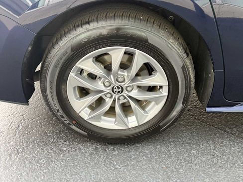Used 2026 Toyota Sienna LE AWD/4WD image 8