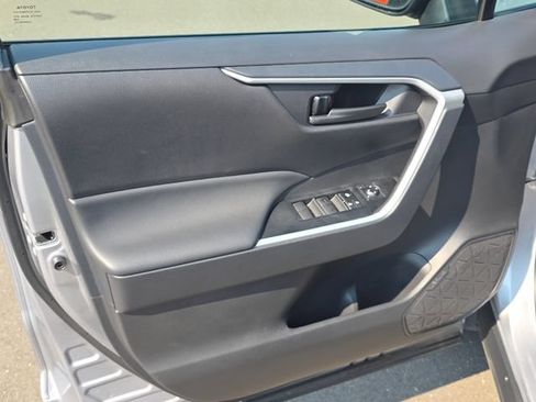 Used 2025 Toyota RAV4 LE AWD/4WD image 24