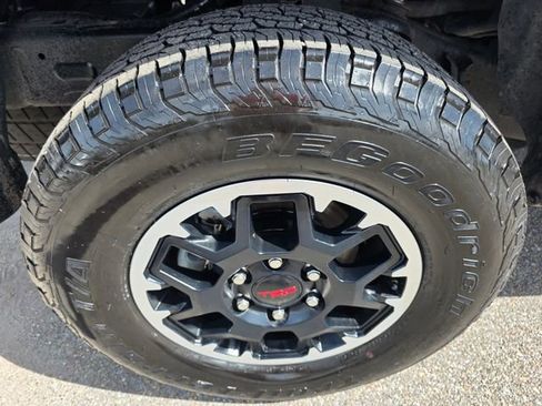 Used 2025 Toyota Tacoma TRD Off-Road AWD/4WD image 10