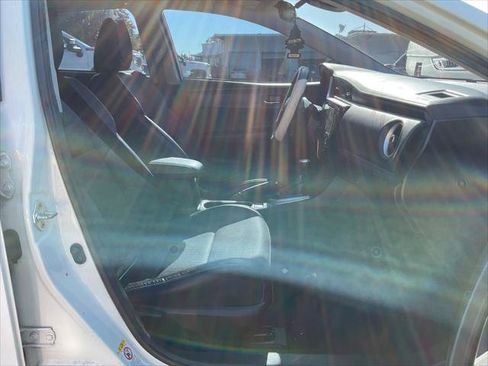 Used 2018 Toyota Corolla SE FWD image 27