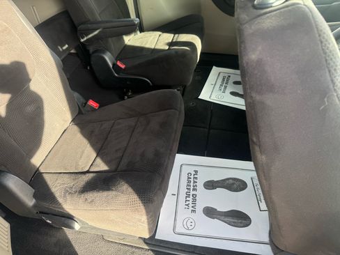 Used 2014 Dodge Grand Caravan SXT image 13