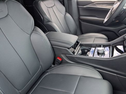 New 2025 Jeep Grand Cherokee Overland w/ Luxury Tech Group IV image 7