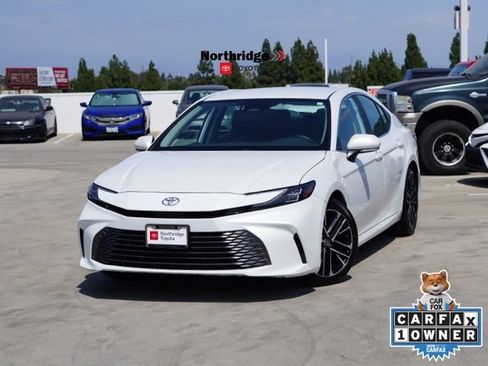 Used 2025 Toyota Camry XLE FWD image 5