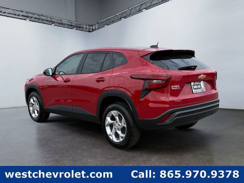 New 2026 Chevrolet Trax LS w/ LS Convenience Package FWD image 5