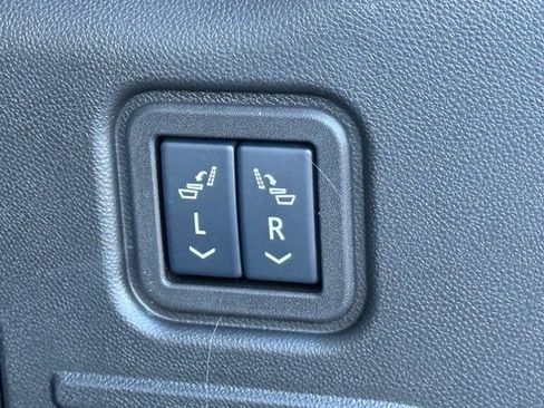 New 2026 GMC Hummer EV SUV w/ LPO, Dark Essentials Package image 41