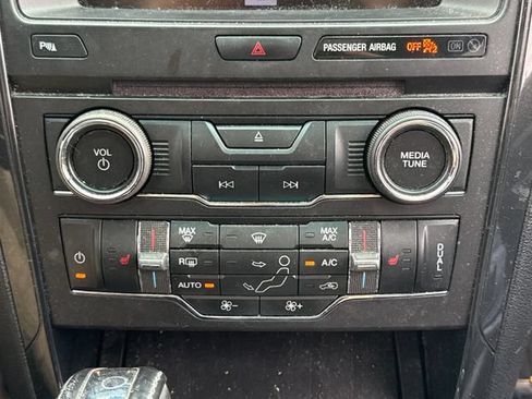 Used 2016 Ford Explorer XLT w/ Equipment Group 202A AWD/4WD image 29