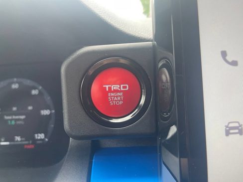 Used 2025 Toyota Tacoma TRD Sport AWD/4WD image 29