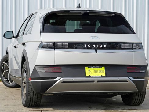 Used 2023 Hyundai Ioniq 5 SEL image 5