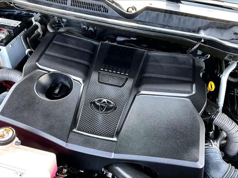 Used 2022 Toyota Tundra SR5 AWD/4WD image 33